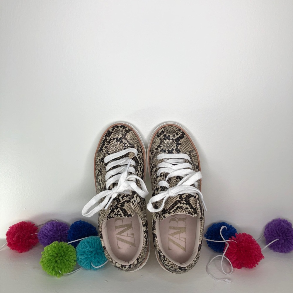 NWOT Zara snakeskin sneakers